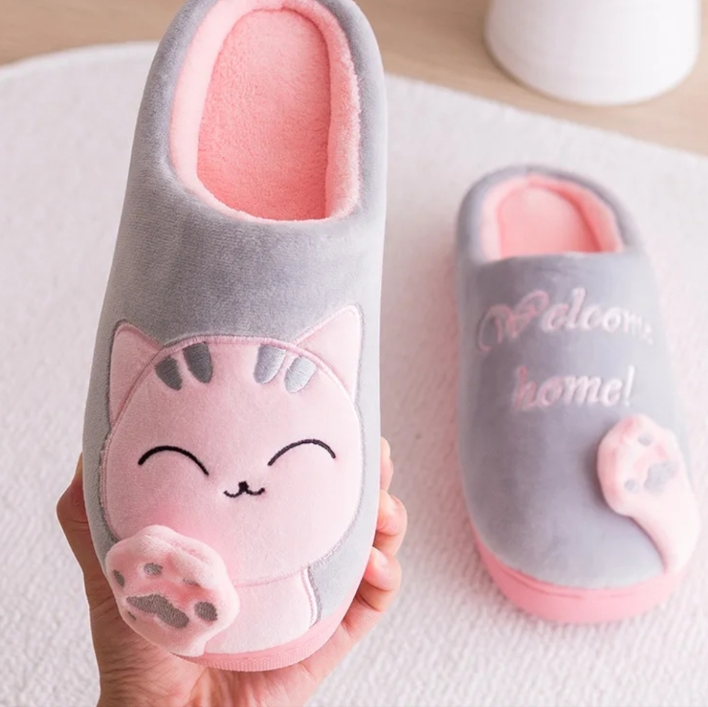 NWOT Kitty Slippers